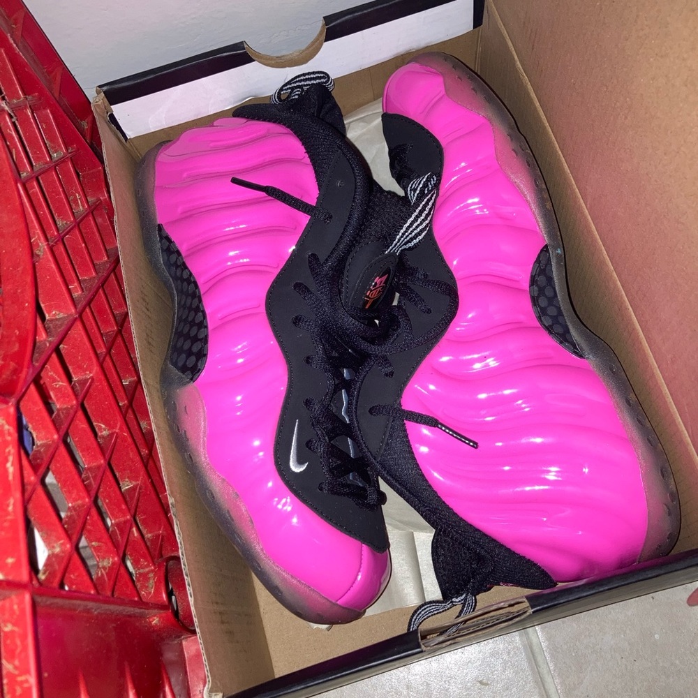 Nike foams. Pink/black